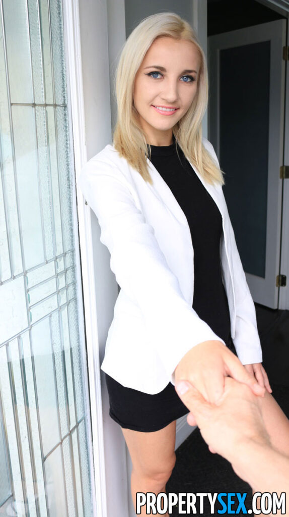 Blonde with great legs open in order to close a deal